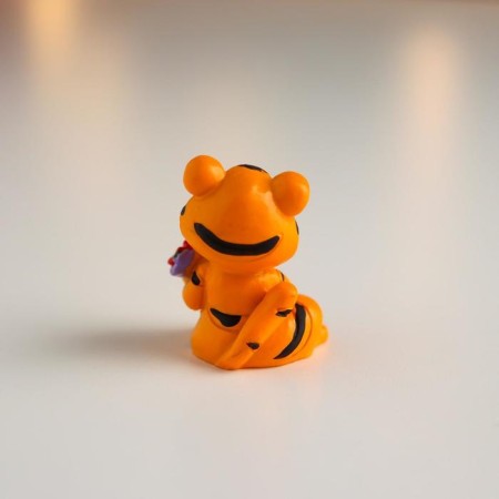 Polystone souvenir "Little Tiger with Flowers" MIX 4x3x3 cm-4
