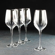 A set of glass glasses for the wine 