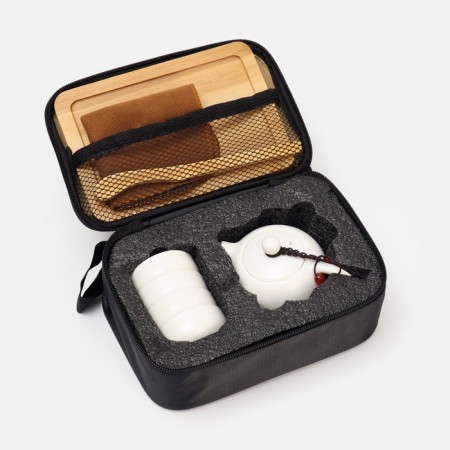 A set for the tea ceremony is 8 items, 4 people, a cup of 45 ml, a kettle of 180 ml-4