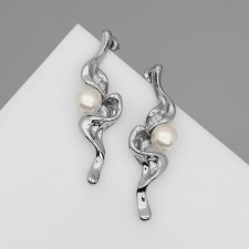 Earrings with pearls 