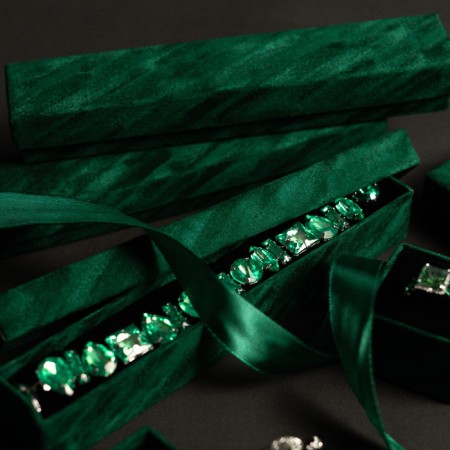 The necklace "Jewelry" geometry, the color is light green in silver, 32 cm-3