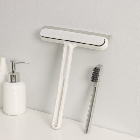 The Raccoon "compact" tweezer, abrasive detergent, additional brush in the handle, TPR.-5