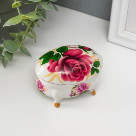 Coramics box on the legs "rose" 6.1x7.7x4.8 cm