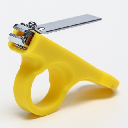A child’s care set, 5 items (comb, tweezers, scissors, a knipser, saw), yellow color 6-6