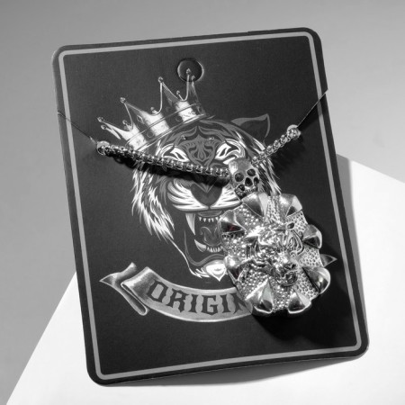 Pendant male "tiger" in Oschal, silver color, 70 cm