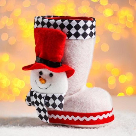 Candy "Boot", with a voluminous snowman in a hat, capacity 400 g, white color
