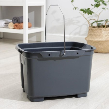 A plastic bucket for washing windows, 18 liters, 46 × 37 × 28 cm 075915