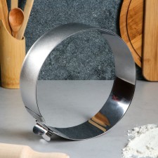 Form for baking and layout with size adjustment 