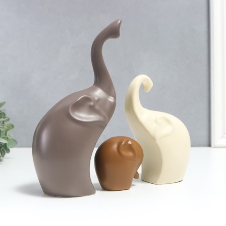 Souvenir Ceramics "Family Elephants" Matte set 3 pcs 7x7 12x12 22x13 cm-1
