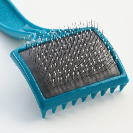 The brush is a large packer soft with drops, a base of 68 x 48 mm, turquoise-2