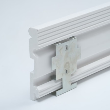 Metal clip for fastening profiles from polymer-2