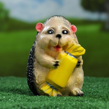 Garden figure "Hedgehog with candy" 13x11x16cm