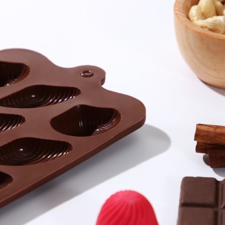 Form for chocolate of the “shells”, silicone, 22 × 10.5 × 1 cm, 15 cells (2.7 × 3.4 cm), brown color-3