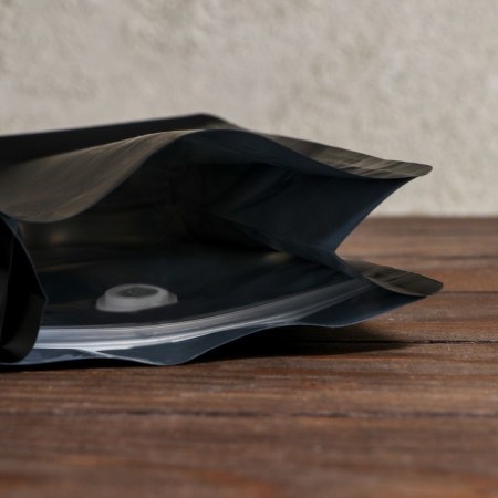 Eight -shirt package with a valve, flat bottom, black, 15 x 32.5 x 9.5 cm-3