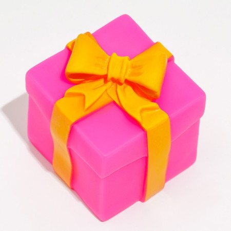 Toiner toy "gift", vinyl, 6.5 x 7.8 cm-2