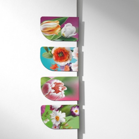 Set in the portfolio: A5 diary, magnetic bookmarks and handle "March 8"-9