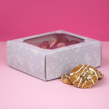 The box is self-assembly, the lid is, with the window, the "lightness" 14.5 x 14.5 x 6 cm