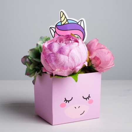 Box for flowers with the topper "Miracle", 11 x 12 x 10 cm