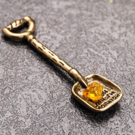Koselka souvenir "Königsberg shovel", with natural amber-2