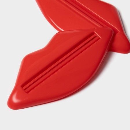Set of exacerbaters for toothpaste "Lips", 2 pcs, 9.3 × 4.2 cm, red color red-3