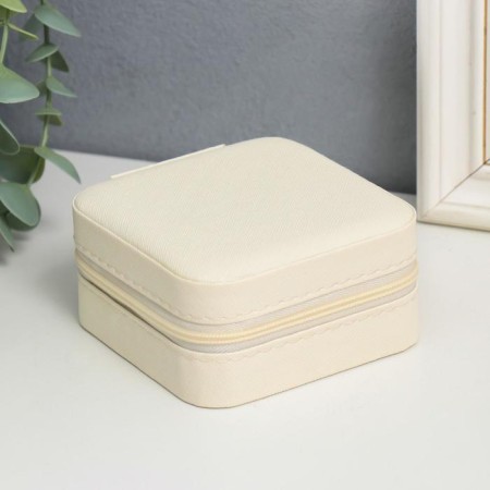 Casket to the leatherette for jewelry "Strokes. Beige" 5x10x10 cm