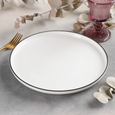 Porcelain plate with the side 