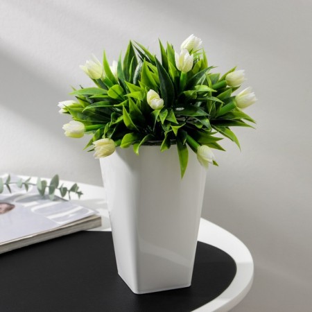 Kashpo for flowers with an insert "Grace", 1.4 l (800 ml), white color