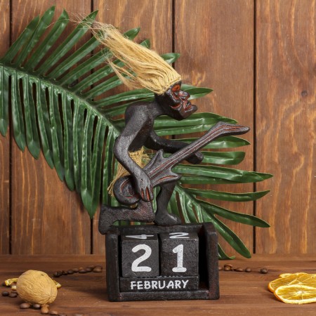 Souvenir tree calendar "Aboriginal with guitar" 23x16x7 cm-2