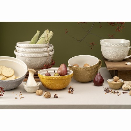 A set of 4 pyal cream/beige flowers with a relief pattern of the Taiga berries,-1