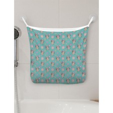 Organizer in a bathtub on the suction cups 
