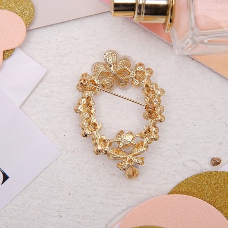 Brooch "Halu", white color in gold-2