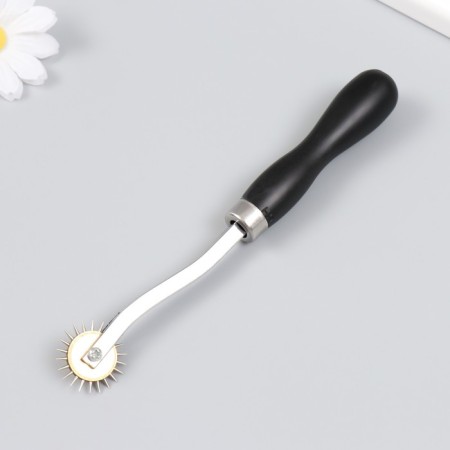 Suture marker wood, metal needle type, black handle 17.5 cm