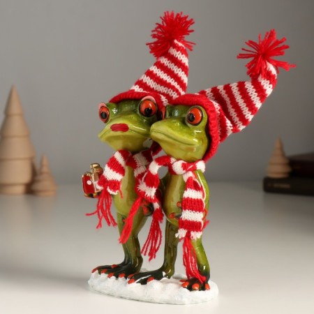 Souvenir Polystone Lac "two frogs in hats and scarves with a gift" 10.5x5x19 cm-3