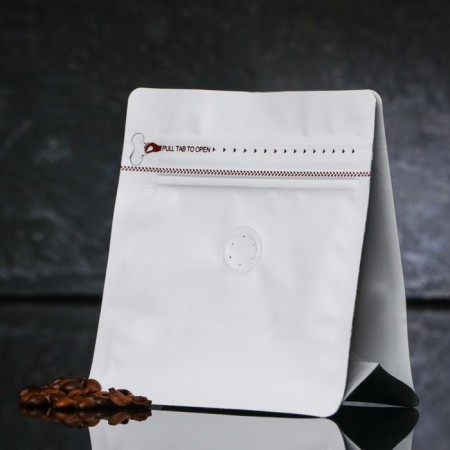 A package for coffee, tea, eight -shirt with a flat bottom, black, 13.5 x 14.5x 8 cm, 300 μm
