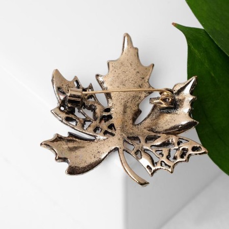 Brooch "Mine Leaf" glass, green color in black gold-1