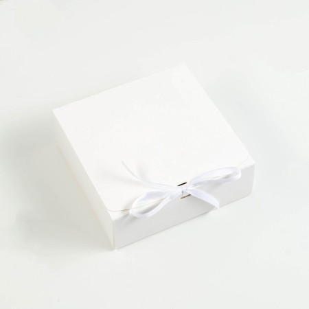 The box is folding, white, 15 x 15 x 5 cm-1