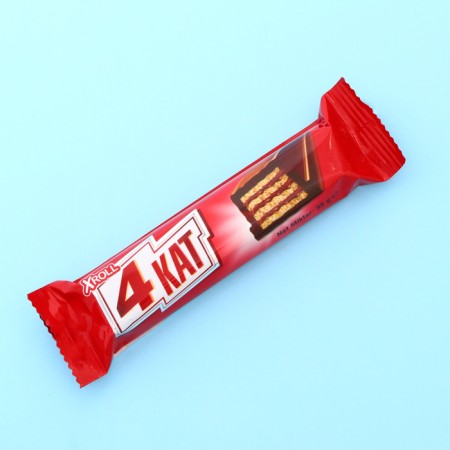 Chocolate bar "4 cats", with a crispy waffle, 35 g-1