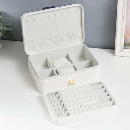 Casket to the leatherette for jewelry "with buckle" white 24x18.5x9 cm-2