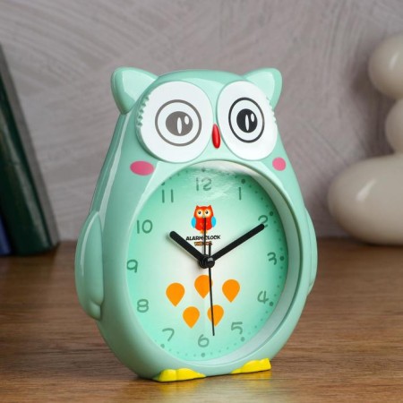 Clock - alarm clock "Owl", discrete move, dial d -11 cm, 14.5 x 16 cm, aa-1