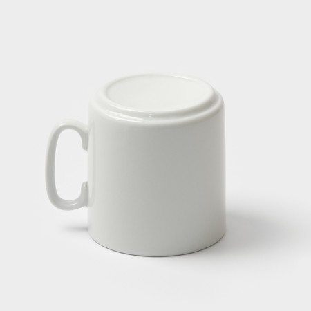 A set of porcelain dishes “Classic”, 24 objects: plates d = 17.5 / d = 20, 0.7l / d = 20 mug 300-9