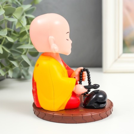 Plastic pendulum from the solar battery "Little Buddha with Cars" 11x8.5x8.5 cm-1
