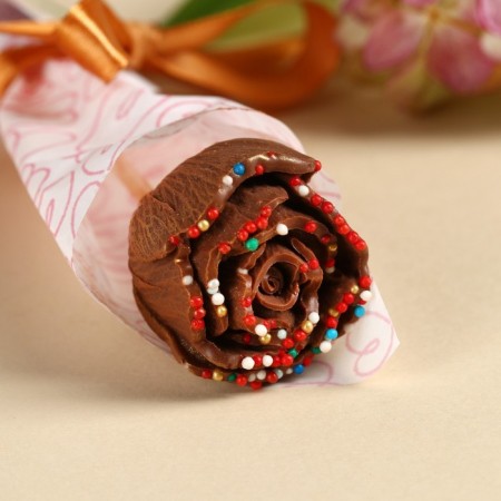 Chocolate rose with sprinkling "March 8", 20 g.-1