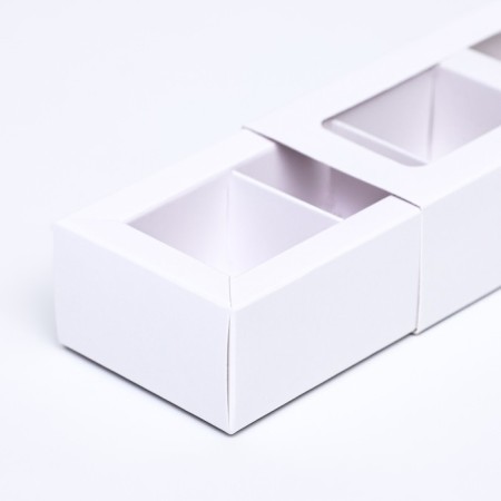 Packaging with a shell for 3 sweets, with a window, white 13x5x3.3 cm-3