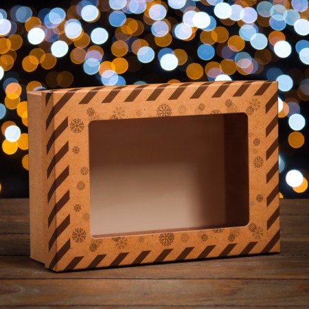 The box is folding, the lid is, with the window "Gift from Santa Claus" 21 x 15 x 7 cm
