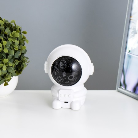 Night-designer "Cosmonaut" LED 3W USB white 9.5x11x13 cm Risalux-1