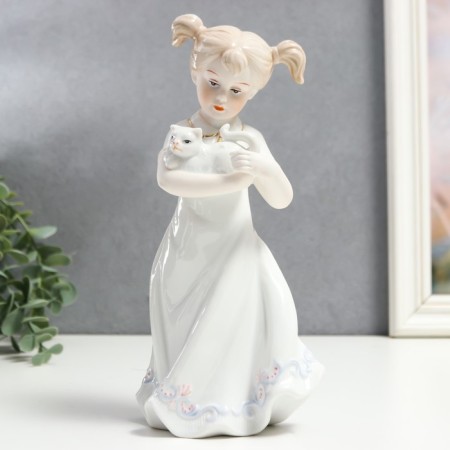 Souvenir Ceramics "Girl with tails, with a kitten on her hands" 22.5x7x12 cm
