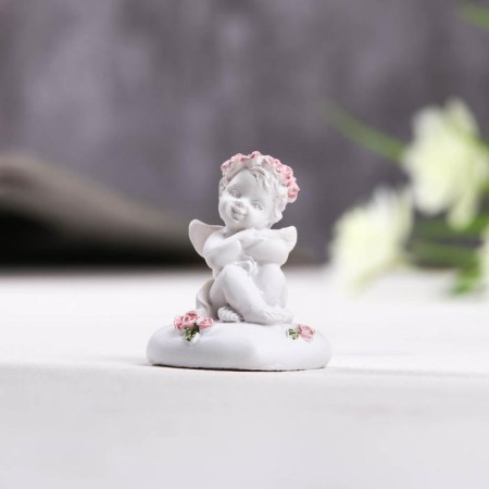 Souvenir Polystone "Angel Sit on the Heart" in a wreath of roses, mix, 3.5x3x4 cm-2