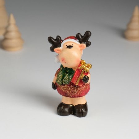 Polystone souvenir "Olenien in a red coat and green scarf" MIX 7.5x4.2x7.5 cm-1