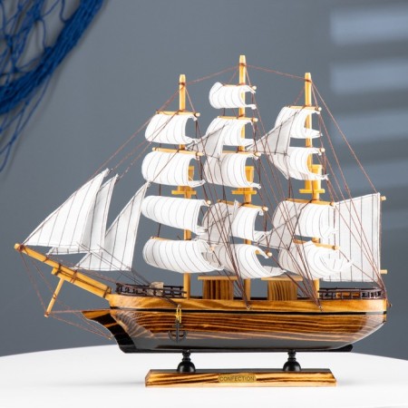 The ship "Carista" is three -masted with white sails, 40*5.5*33cm