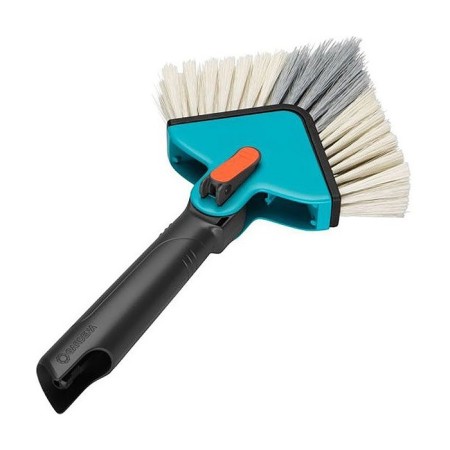 The brush is clicked, triangular, nozzle for a combusive system